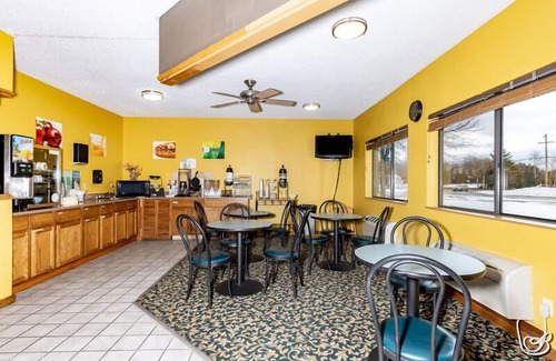Minocqua Hotel | GrandStay Hotel & Suites