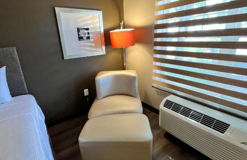 Waunakee Hotel | Grandstay Hotel & Suites
