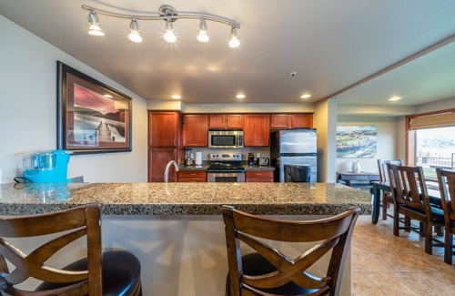 Chelan Condo | GrandView #102, 2-Bedroom Waterfront Condo
