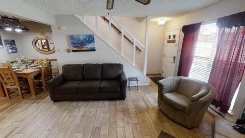 Red River House | Grandview 4 Hummingbird Hangout - WiFi - Cable - Washer - Dryer - Fireplace - One Block From Main Street