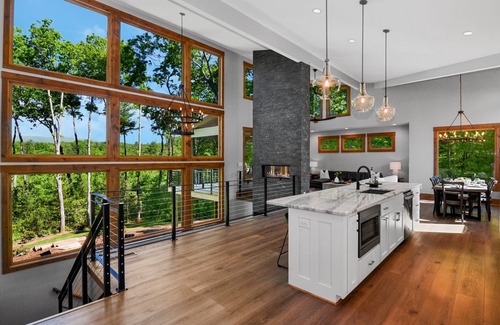 Ellijay Cabin | Grandview ~ Hot Tub ~ Fire Pit ~ Jaw Dropping Views!