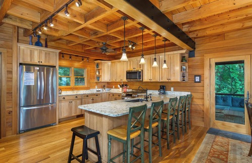Old Fort Cabin | Grandview Lodge | Large 4 Bedroom Mountain Cabin with Hot Tub & Views!