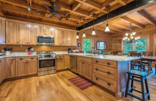 Old Fort Cabin | Grandview Lodge | Large 4 Bedroom Mountain Cabin with Hot Tub & Views!
