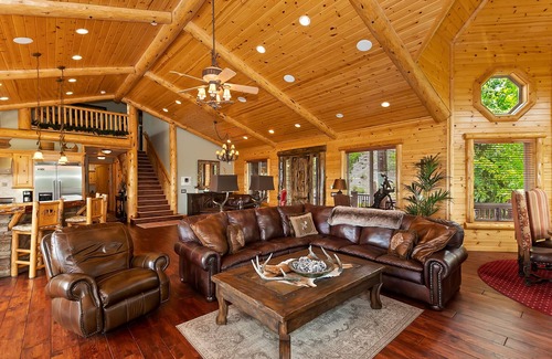 Castle Glen Estates Cabin | Grandview Lodge: Stunning Lake Views! Luxury! Pool Table! Gourmet Kitchen! Spa!