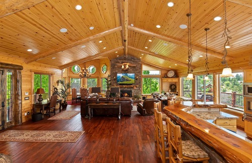 Castle Glen Estates Cabin | Grandview Lodge: Stunning Lake Views! Luxury! Pool Table! Gourmet Kitchen! Spa!