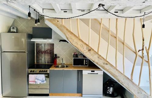 Tournebu House | Grange à grains à l'Ombre d'une Tour