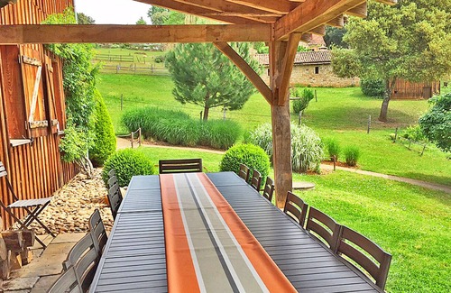 Sarlat-la-Caneda Cottage | GRANGE AUX AMIS in SARLAT, an ecolodge with a nice view of the DORDOGNE valley