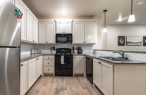 North by Northwest House | Granite Valley Lodge - 3BR 2BA - Brand New Home