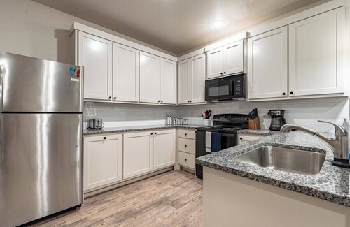 North by Northwest House | Granite Valley Lodge - 3BR 2BA - Brand New Home