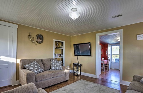 Campbellsville Cottage | 'Granny’s Country Cottage' 10 Mins to Green River!