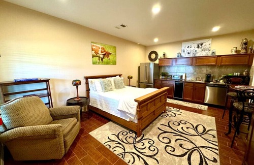 Fredericksburg House | Grape Creek Country Cottage