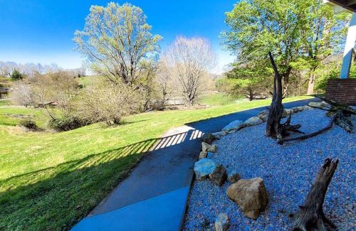 West Jefferson House | Grapevine Retreat