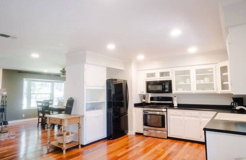 Cedar Ridge Apartment | Grass Valley Home w/Hot Tub