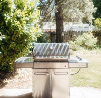 Cedar Ridge House | Grass Valley Home with Hot Tub
