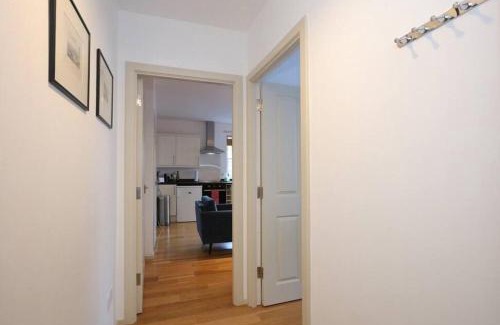 Old Town Apartment | Grassmarket Apartment with Amazing Castle View