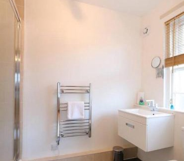 Old Town Apartment | Grassmarket Apartment with Amazing Castle View
