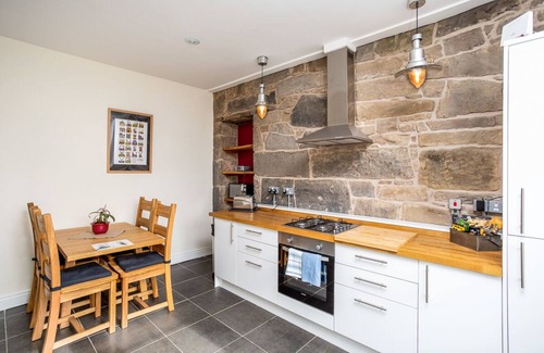 Old Town Apartment | Grassmarket, below Edinburgh Castle in Old Town