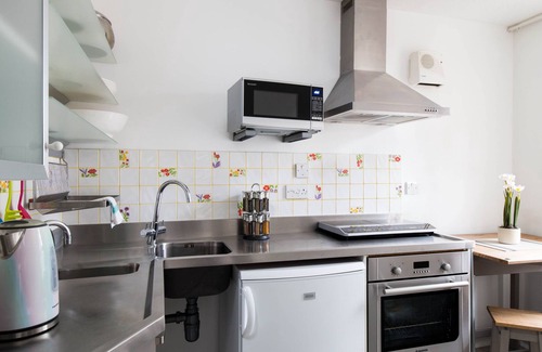 Old Town Apartment | Grassmarket (Old Town) Apartment with Castle views 🏰 & private parking space 🚗