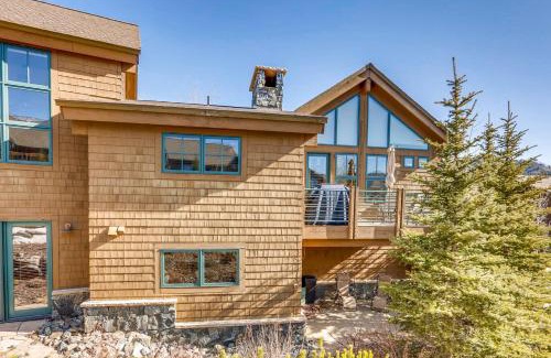 Stonehaven House | Gray Moose