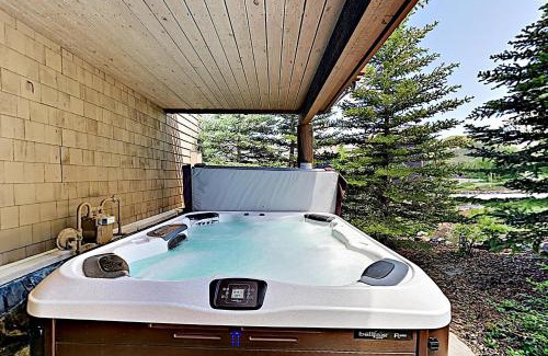 Stonehaven House | Gray Moose