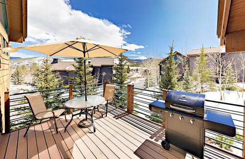 Stonehaven House | Gray Moose