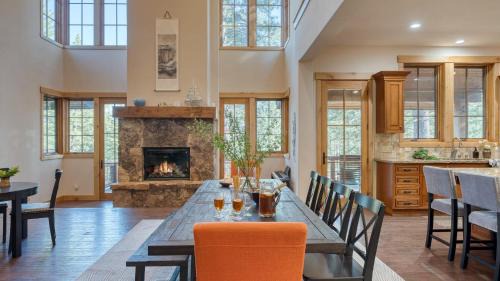 Truckee House | Grays Crossing by AvantStay Stunning 4BDR Cabin