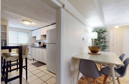 Brookline Apartment | Great 1 bed close to Longwd Med, Fenway, parkng