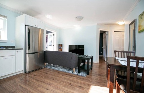 Langford House | Great 1-bedroom Suite Near Downtown Langford