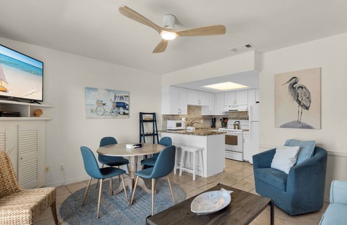 Avalon Beach Estates Condo | Great 1 Bedroom at Summer Breeze!