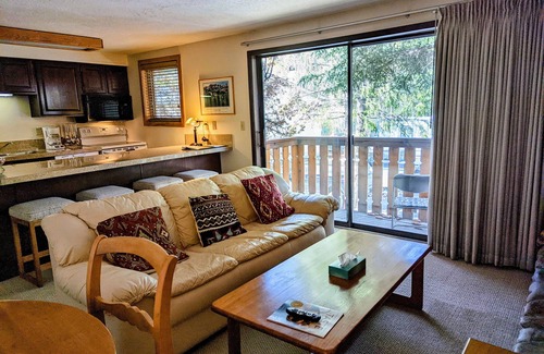 Ketchum Condo | Great 1 (plus) bedroom condo. This is the best location in Ketchum!