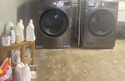 Jefferson Park Apartment | Great 2 Bed 1 Bath. (Pet friendly)
