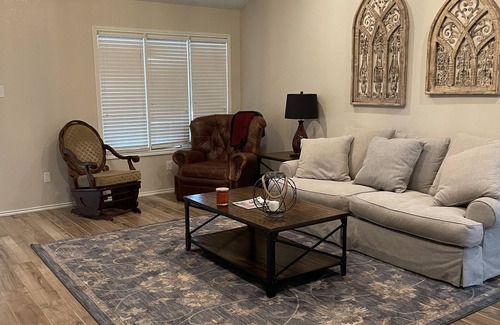 North by Northwest House | Great 2 bed/2 bath Townhome