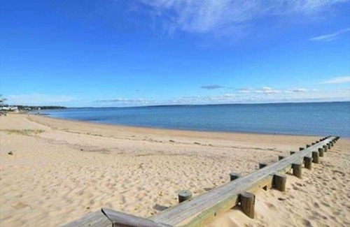 Mattituck House | Great 3 bedroom 2 bath walk to sandy beach!