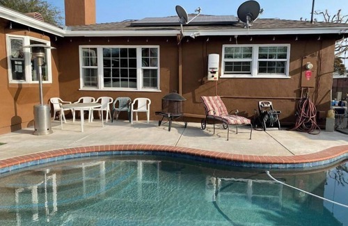 Fullerton House | Great 3 bedroom 2 bath single family home close to Disneyland.