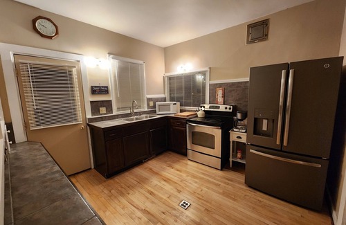Manistee House | Great 3-bedroom House close to town and beaches, in Manistee , deck, WiFi and AC