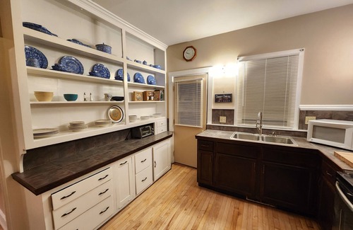Manistee House | Great 3-bedroom House close to town and beaches, in Manistee , deck, WiFi and AC
