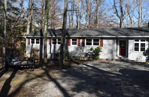 Macon House | Great! 4 bedroom/3 full baths with fire pit patio overlooking the lake