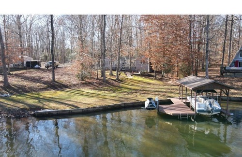 Macon House | Great! 4 bedroom/3 full baths with fire pit patio overlooking the lake