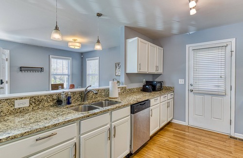 Downtown House | Great 4 Bedroom Bungalow- 1.5 miles to Downtown Raleigh