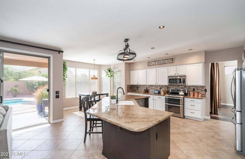 Desert Ridge House | GREAT 4-Bedroom HOME with POOL - PRIME location in Desert Ridge - PET Friendly