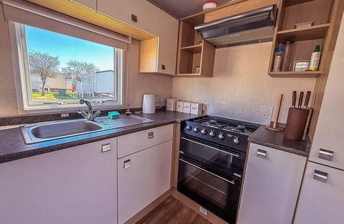 Pakefield House | Great 4 berth caravan with wheelchair access in Suffolk, ref 68129BS