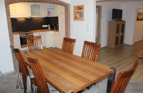 Varel Apartment | Great 4 room apartment directly between the city center and Varel harbor