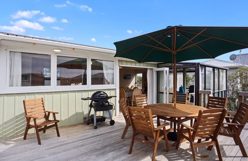 Whangamata House | Great affordable family bach fully self contained