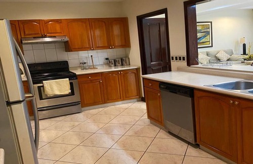 Zona 10 Apartment | Great apartment on lower level zone 10 walking distance from shops & restaurants