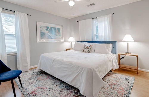 Irmo House | Great Back Yard! Midtown- Stay at the Dew Drop Inn