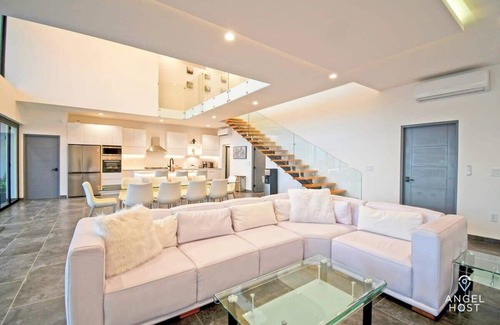 La Paz House | Great Bay Views, Infinity Pool, BBQ, Walk to Beach