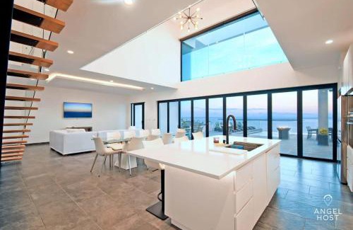 La Paz House | Great Bay Views Infinity Pool BBQ Walk to Beach