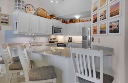 Avalon House | Great "Bayfront" townhouse located over the 21st Street bridge with great bayviews