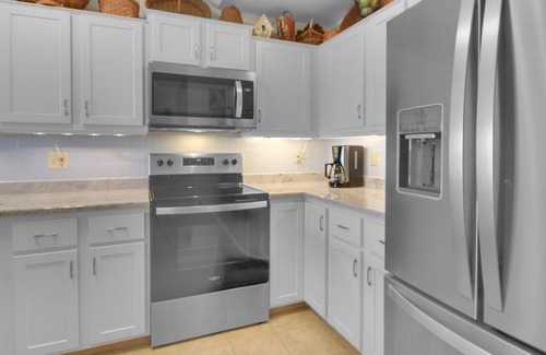 Avalon House | Great "Bayfront" townhouse located over the 21st Street bridge with great bayviews