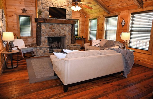 Murphy Cabin | Great Cabin close to town - River Access, Casino